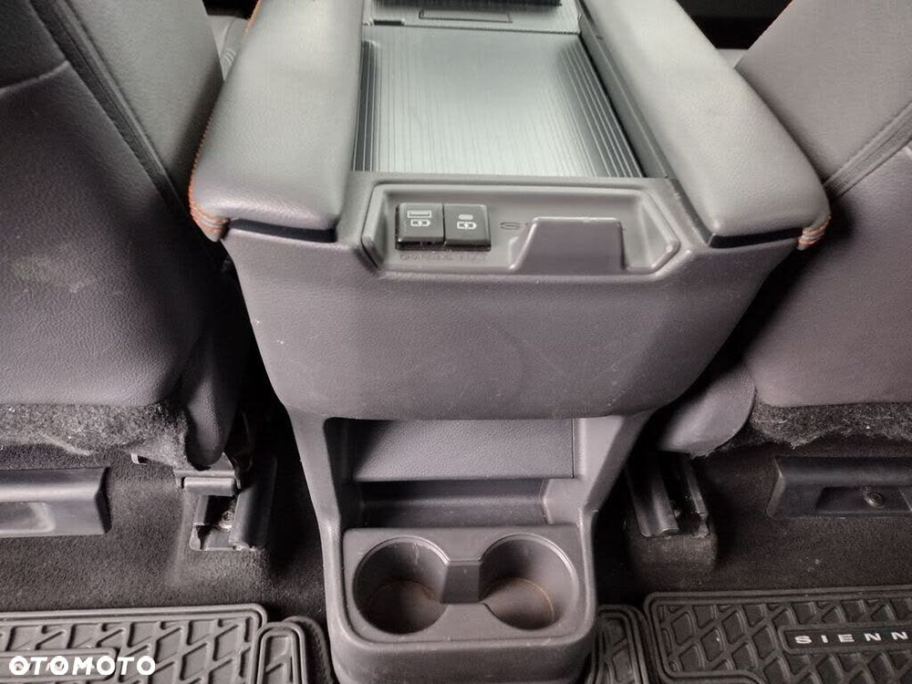 Toyota Sienna - 24