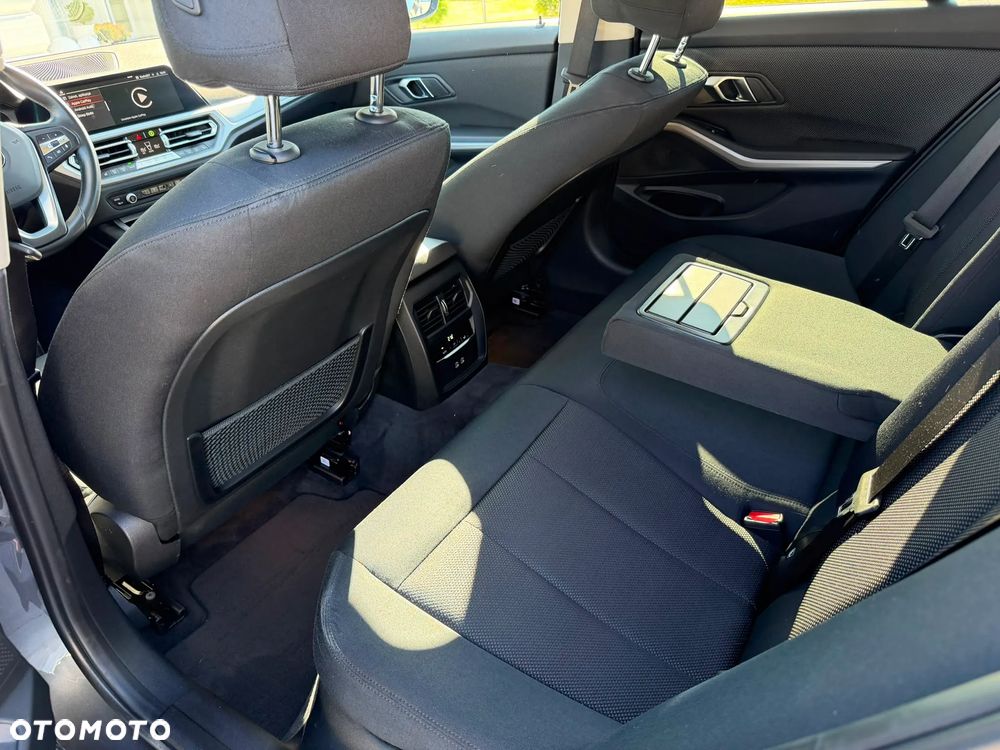 BMW Seria 3 320d xDrive Advantage - 21