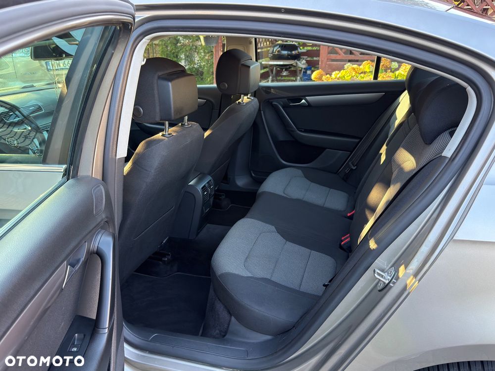 Volkswagen Passat - 8