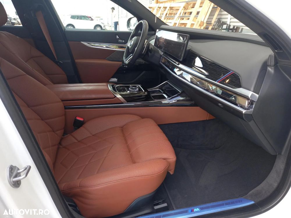 BMW Seria 7 740d xDrive MHEV - 14
