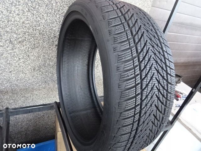 225/40/R19 93W Goodyear Ultra Grip Performance 3 - 2