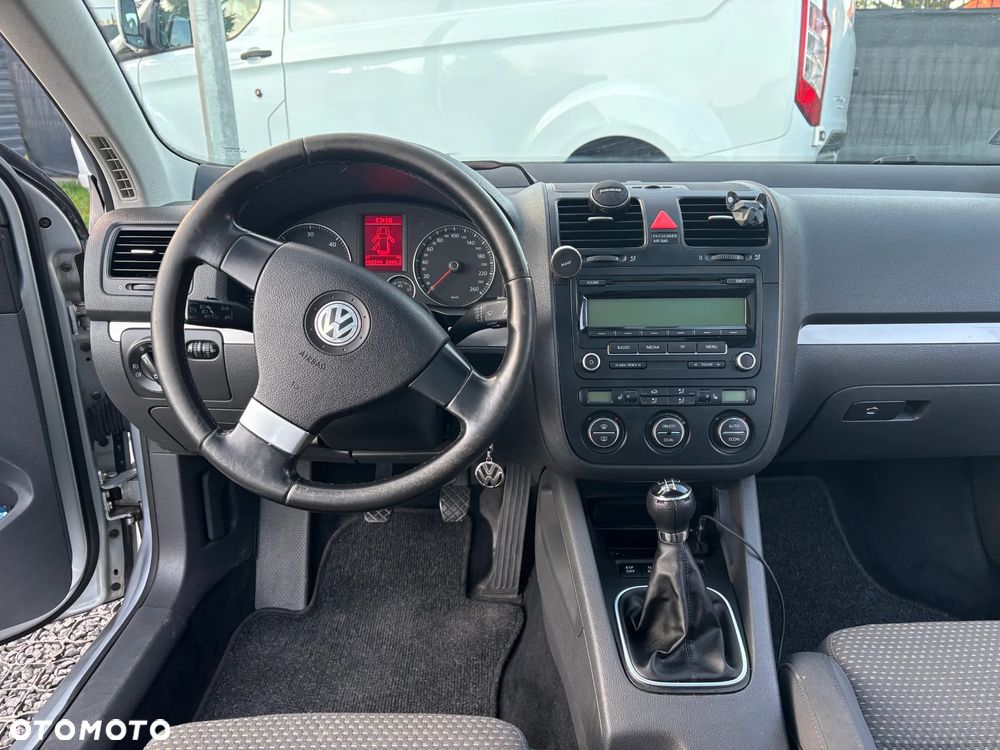 Volkswagen Golf V 1.9 TDI DPF BlueMot Comfortline - 17