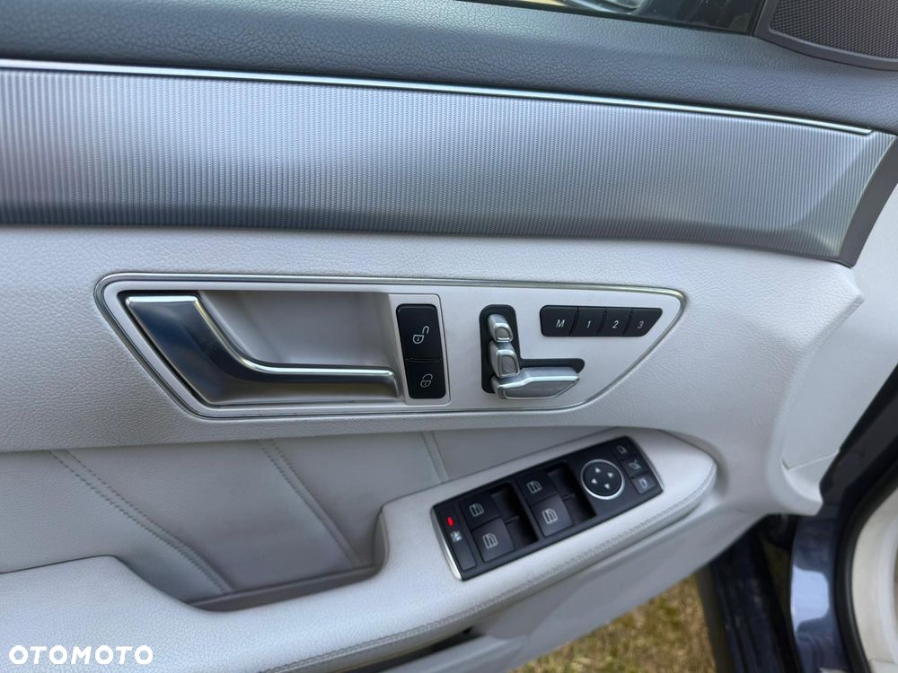 Mercedes-Benz Klasa E 300 BlueTEC 7G-TRONIC - 24