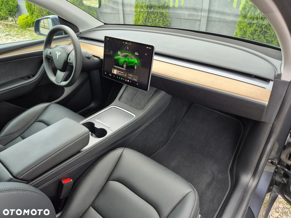 Tesla Model Y RWD - 14