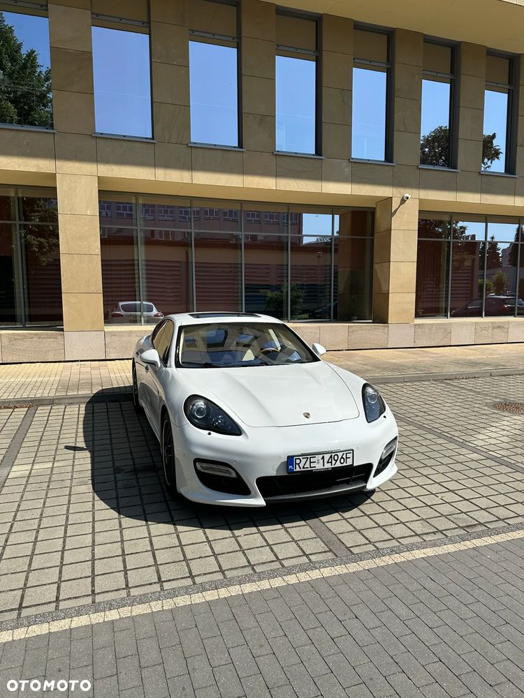 Porsche Panamera Turbo PDK - 11
