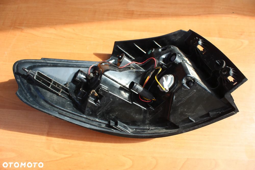 LAMPA PRAWY TYŁ PRAWA TYLNA W BŁOTNIK !!! LED !!! OPEL ZAFIRA C 39033315 - 8