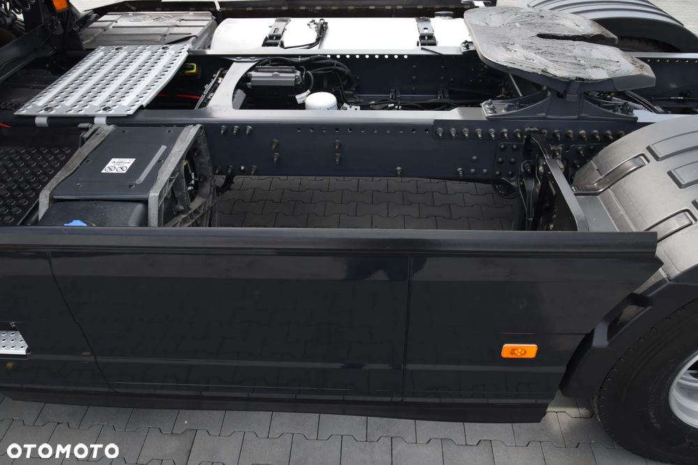 Volvo FH500 / EURO 6 / ACC / LEDY / NOWE OPONY / FULL SPILERY / SERWISOWANY / SPROWADZONY - 18