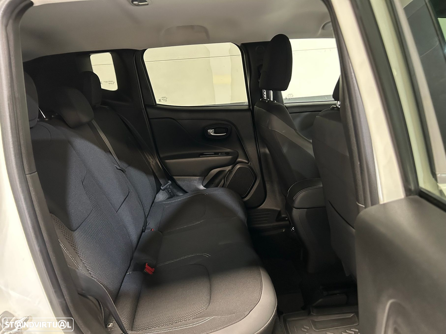 Jeep Renegade 1.0 T Limited - 18
