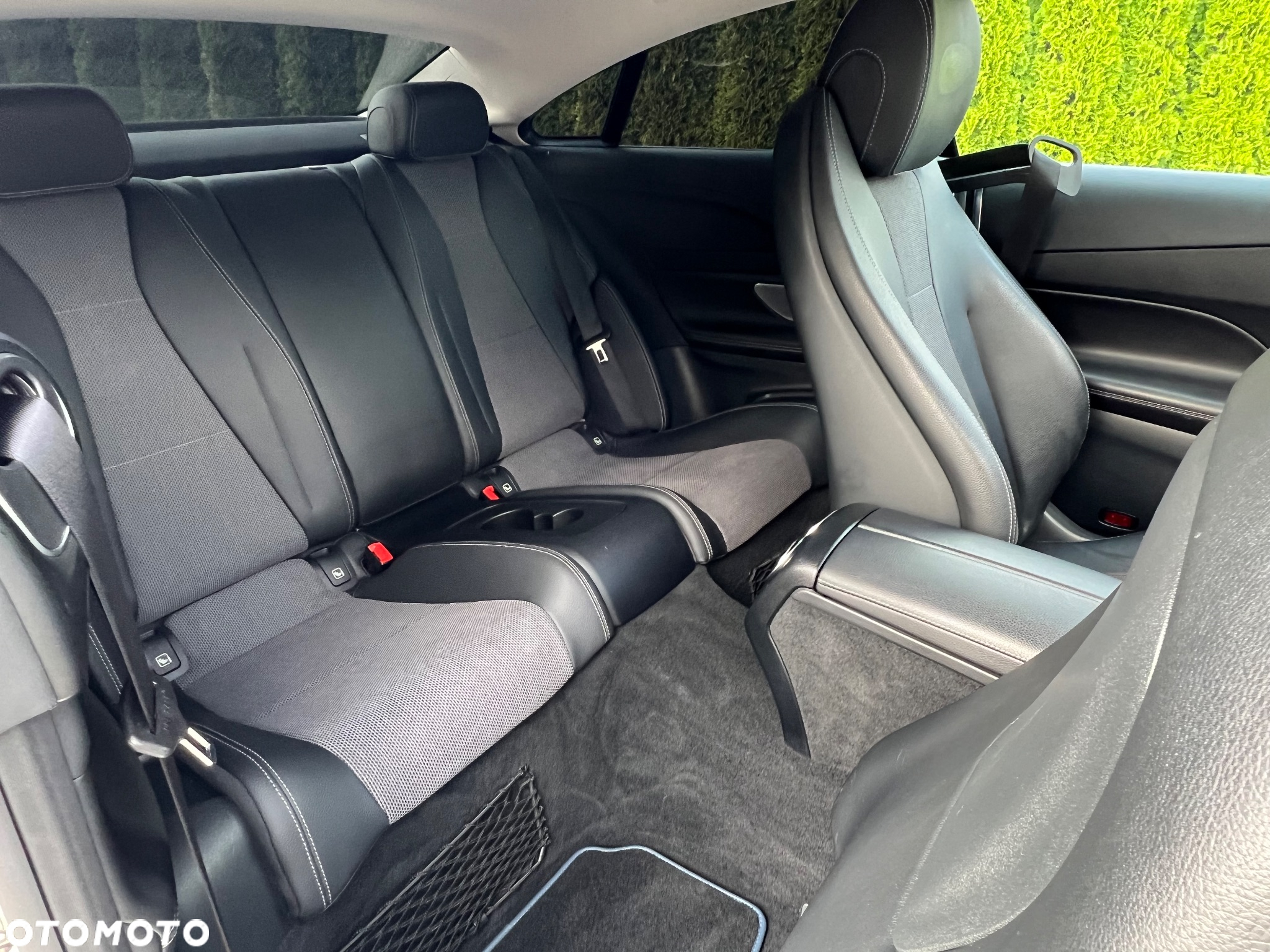Mercedes-Benz Klasa E 220 d Coupe 9G-TRONIC - 24