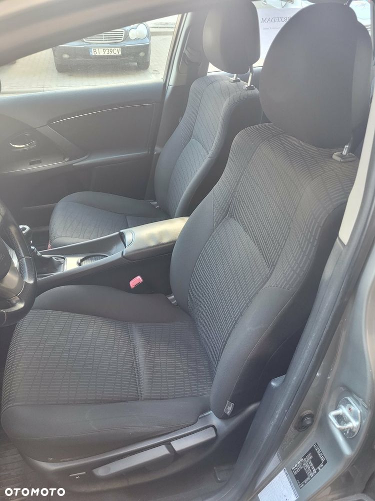 Toyota Avensis 2.0 D-4D - 15