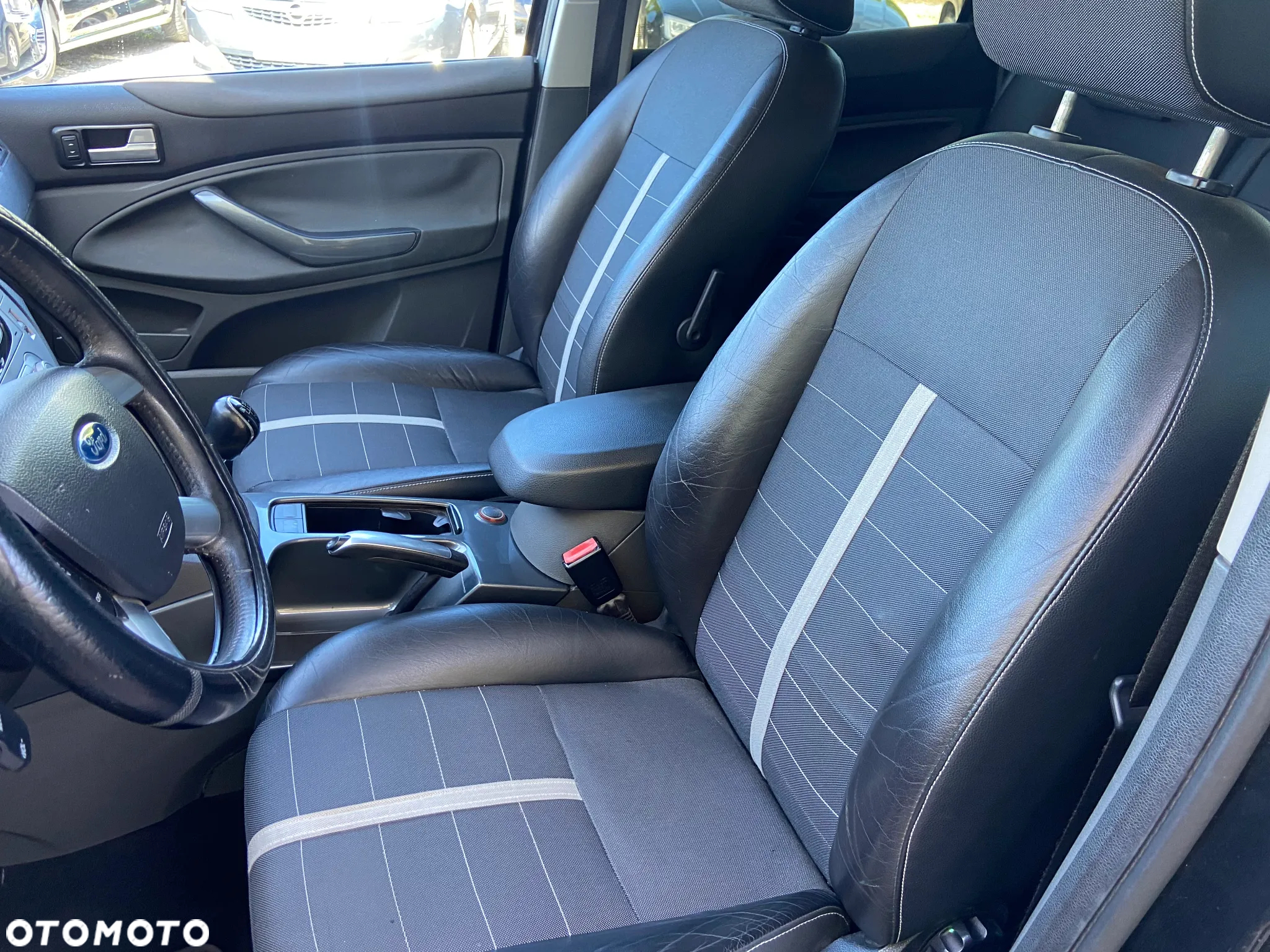 Ford Kuga 2.0 TDCi 4x4 Titanium - 27