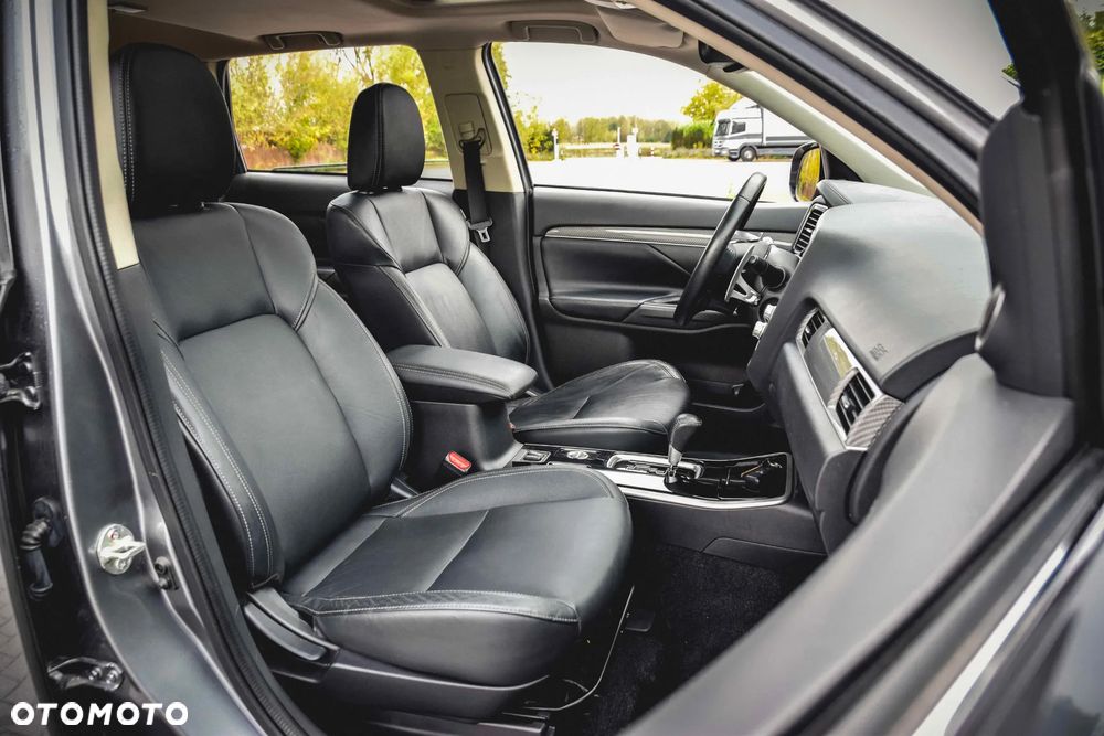 Mitsubishi Outlander 2.0 Intense + Navi 4WD CVT - 22
