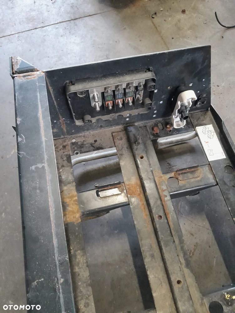 RENAULT MIDLUM DXI PODSTAWA SKRZYNKA AKUMULATORÓW 19.5 - 4