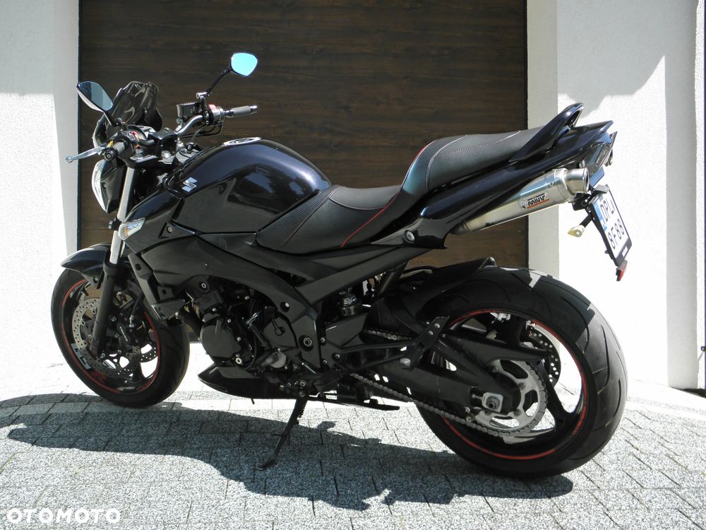 Suzuki GSR - 3