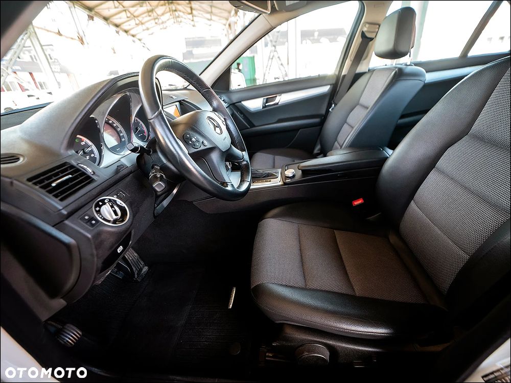 Mercedes-Benz Klasa C 180 BlueEFFICIENCY 7G-TRONIC Avantgarde - 34