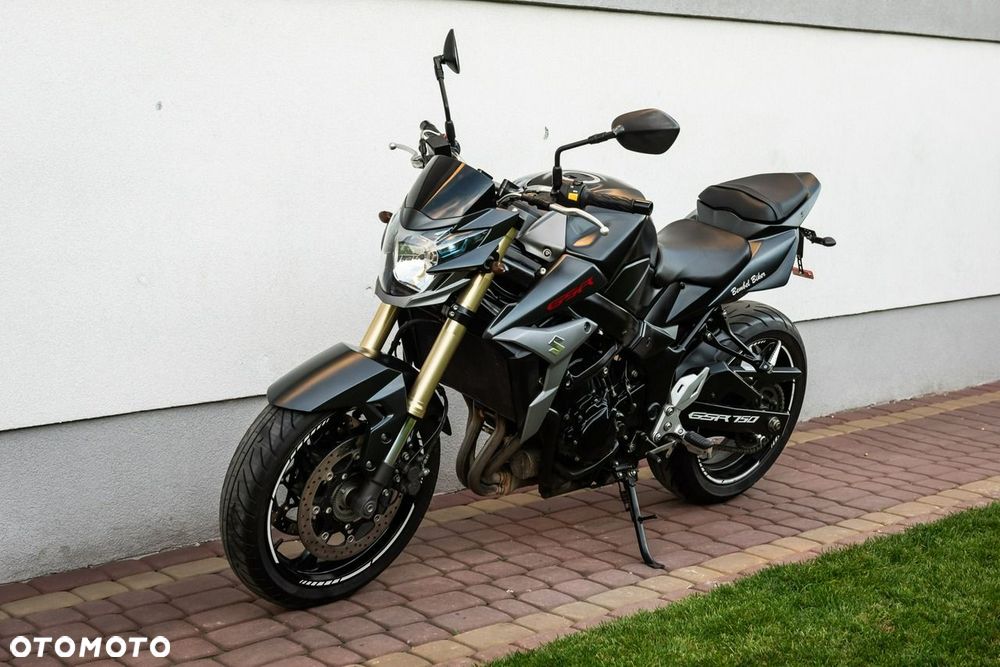Suzuki GSR - 7