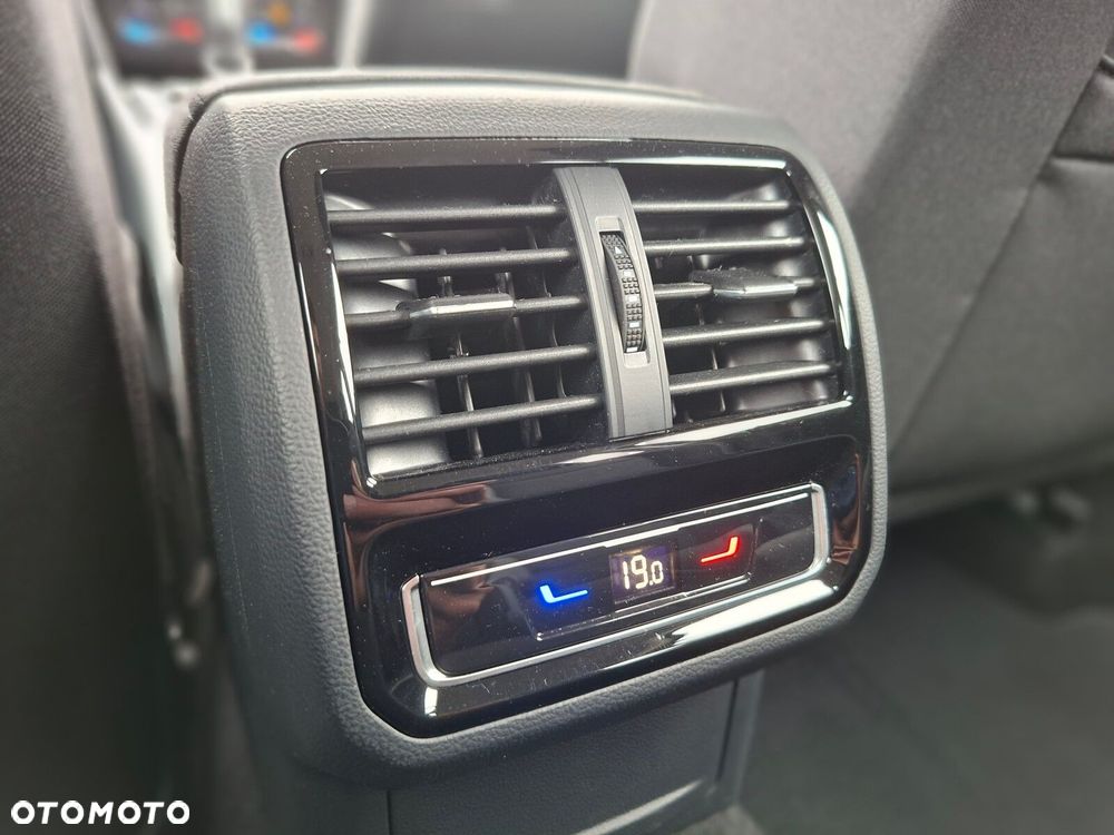 Volkswagen Passat - 16