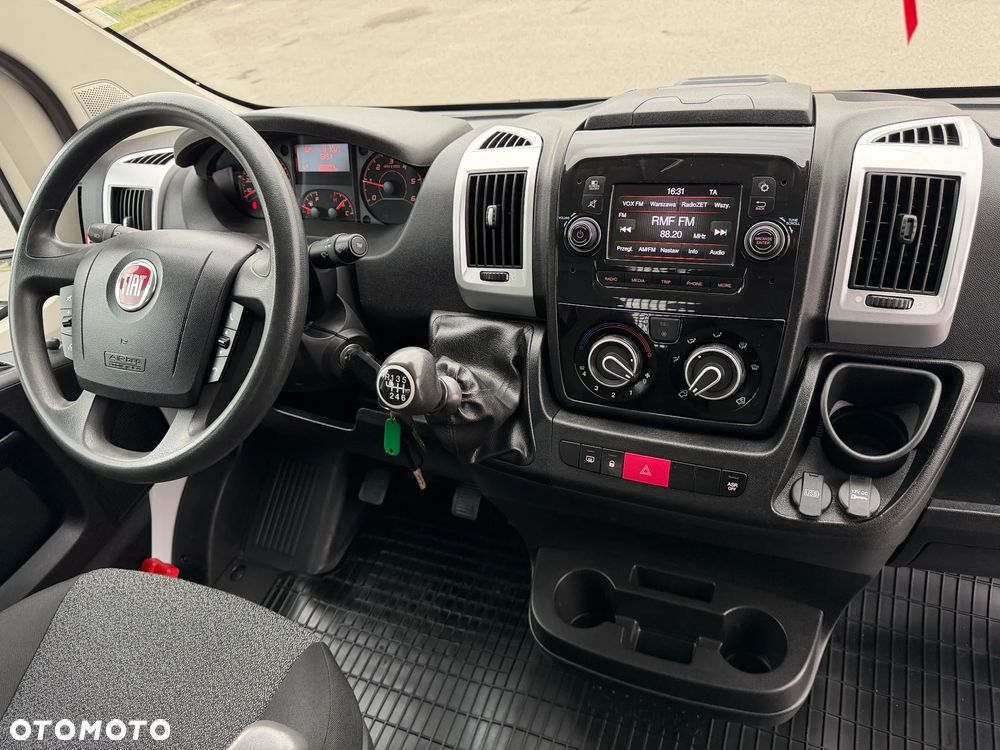 Fiat Ducato Doka 7 osób / Brygadowy / Paka 3.3m / Wzmacniany Maxi Koła 16" / Silnik Iveco 2.3 140km  / Ledy / Bogate wyposażenie / Zadbany jak nowy / 1 Właściciel / Salon PL / FV23% - 33