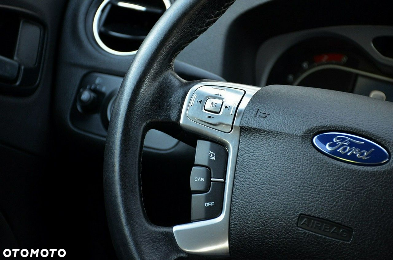 Ford Mondeo - 32