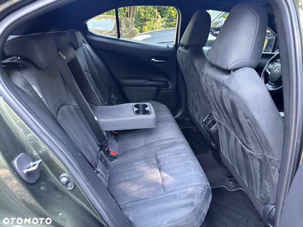 Lexus UX 250h Business Edition - 31