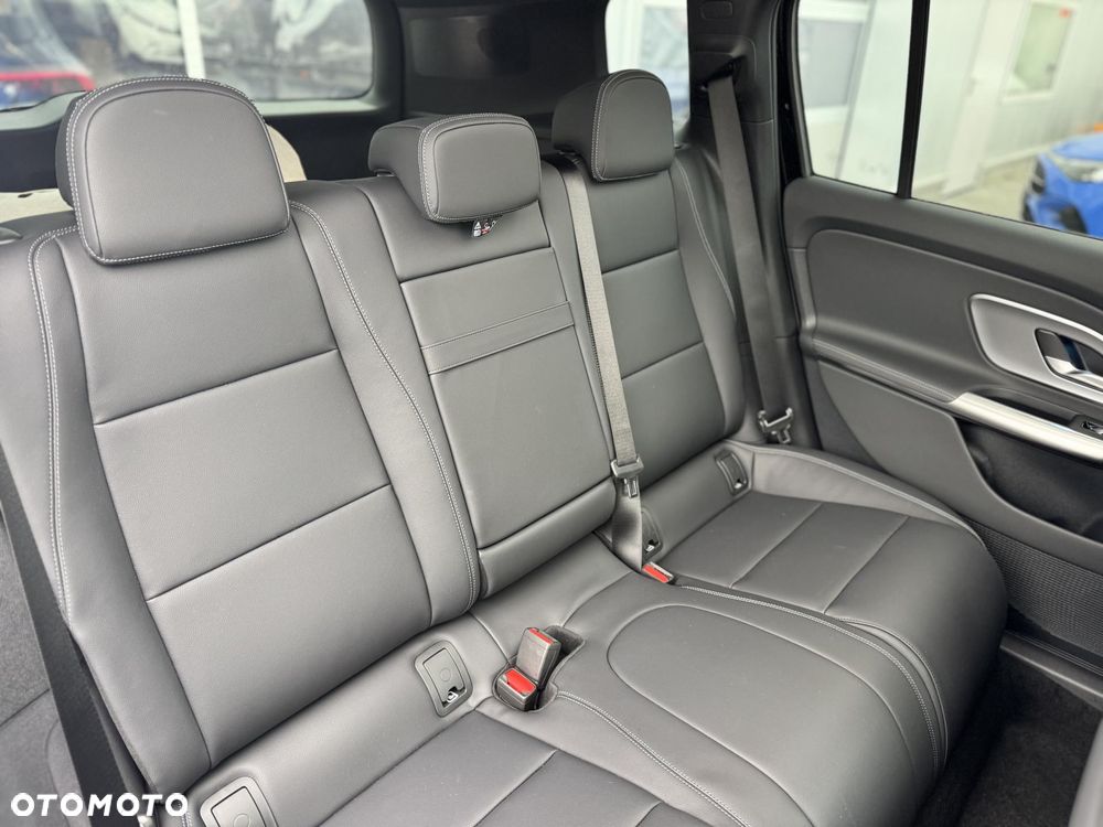 Mercedes-Benz GLB - 12