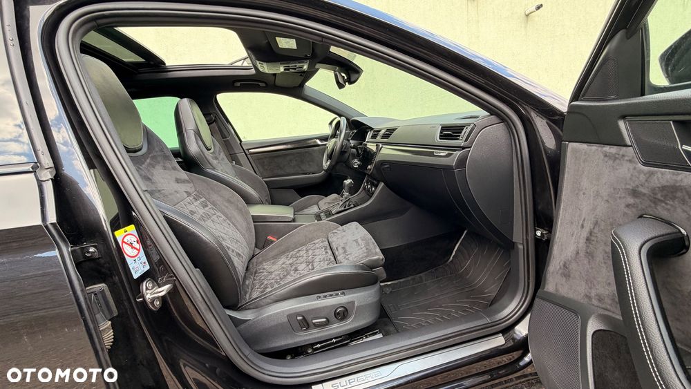 Skoda Superb 2.0 TDI DSG Sportline - 33