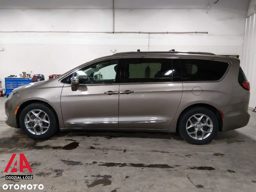 Chrysler Pacifica - 4