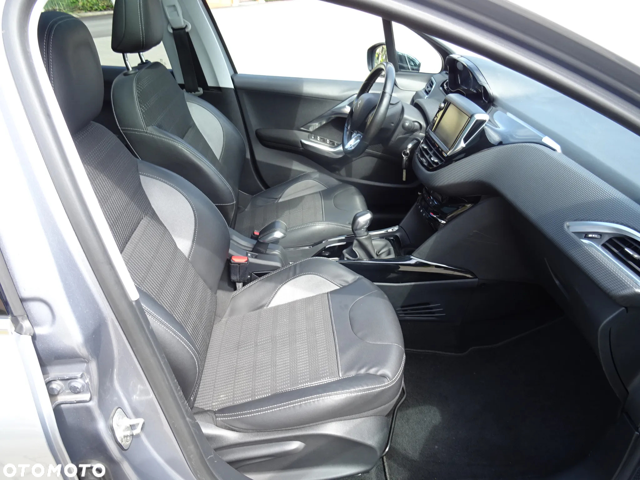 Peugeot 2008 1.2 Pure Tech GPF Allure S&S - 19