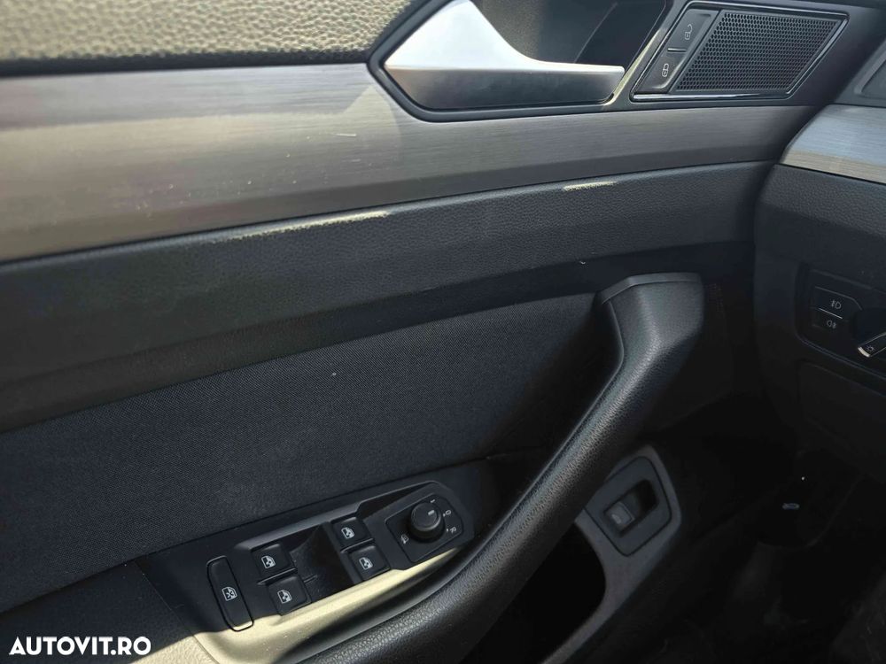 Volkswagen Passat - 17