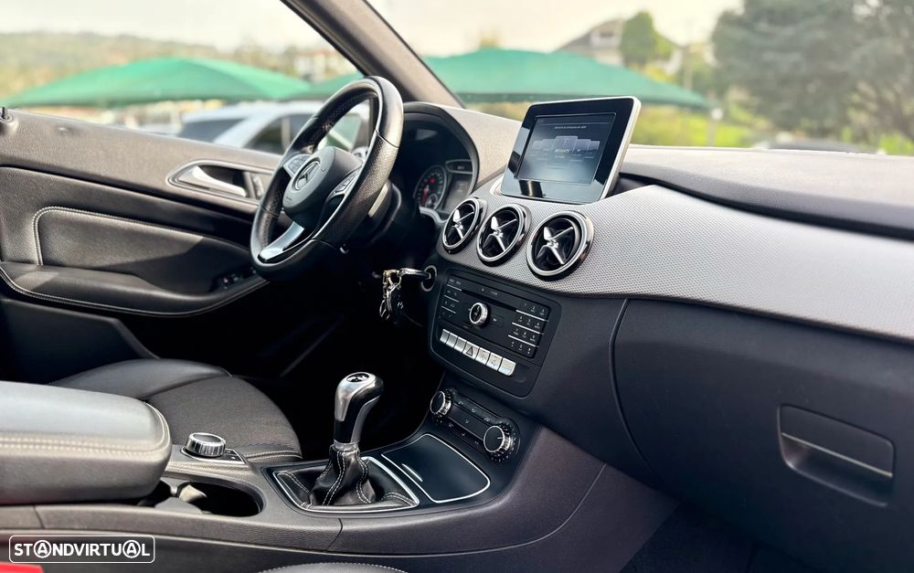 Mercedes-Benz B 180 d Style - 22