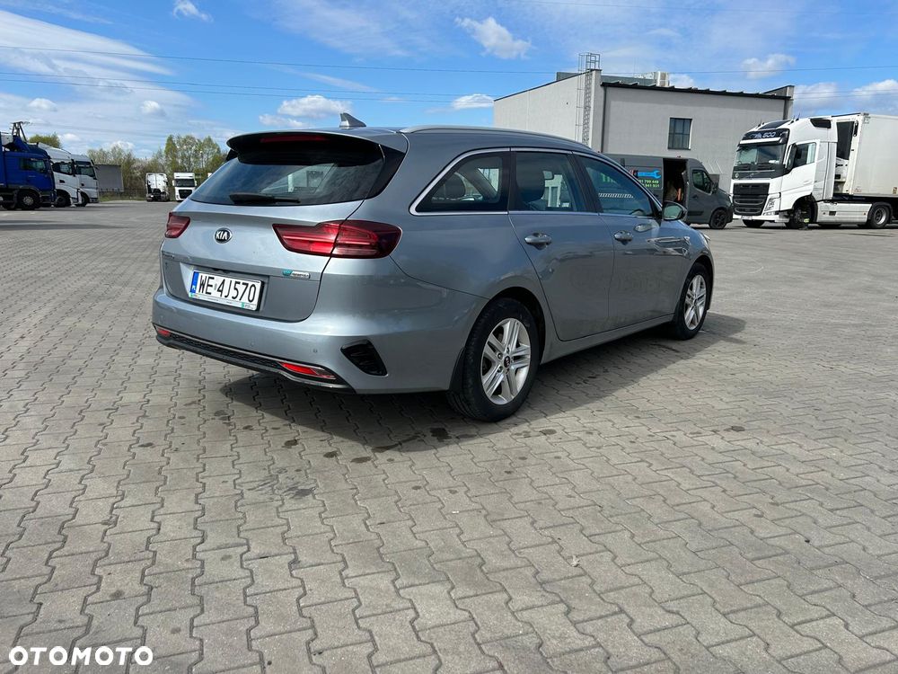 Kia Ceed 1.6 CRDi mHEV M - 4
