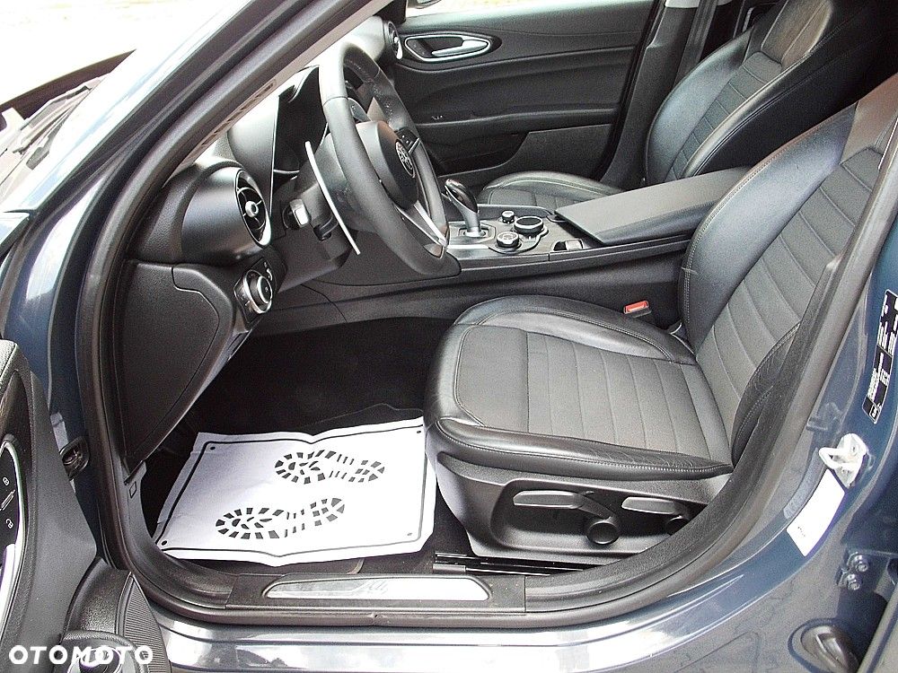 Alfa Romeo Giulia 2.2 AT8 Business - 2
