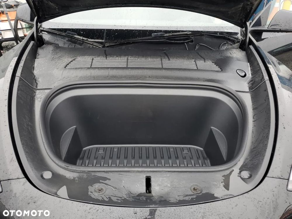 Tesla Y Long Range Dual Motor AWD - 6