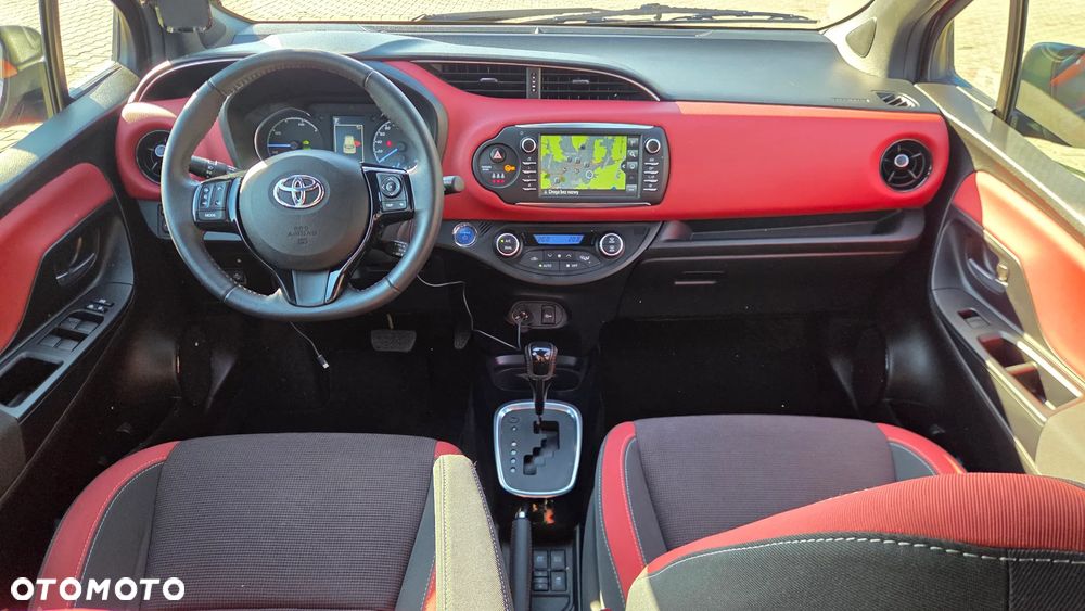 Toyota Yaris Hybrid 100 Selection - 5