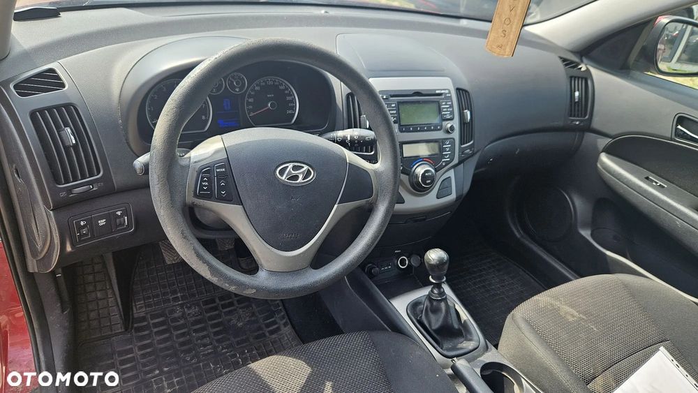 Hyundai i30 1.4 Base + - 10