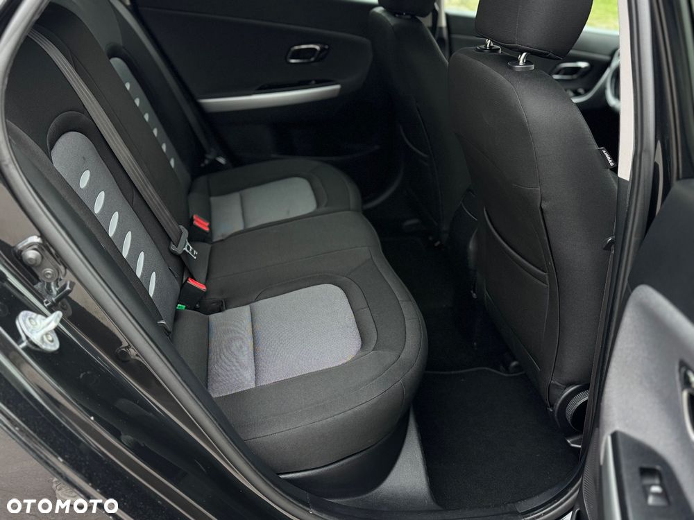 Kia Ceed 1.6 GDI ISG Spirit - 11