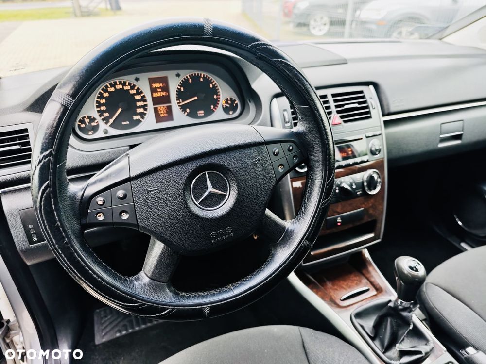 Mercedes-Benz Klasa B 180 BlueEFFICIENCY SPORT EDITION - 23