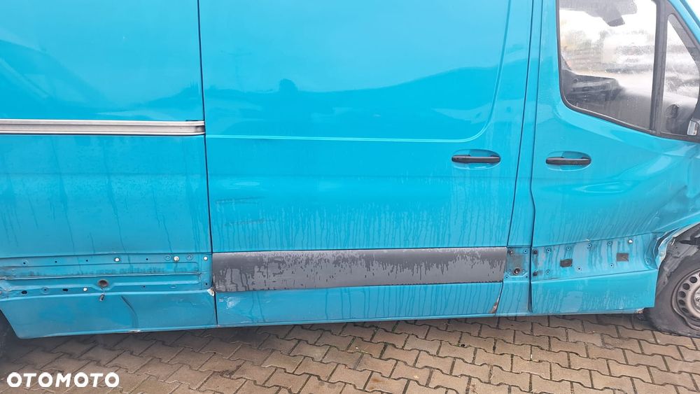 Mercedes-Benz Sprinter - 11