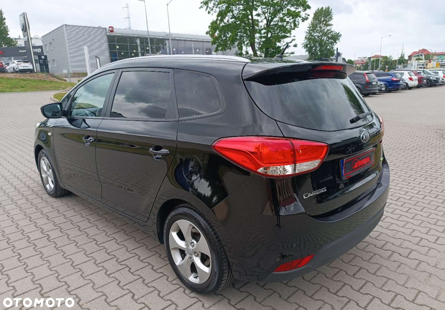 Kia Carens - 10