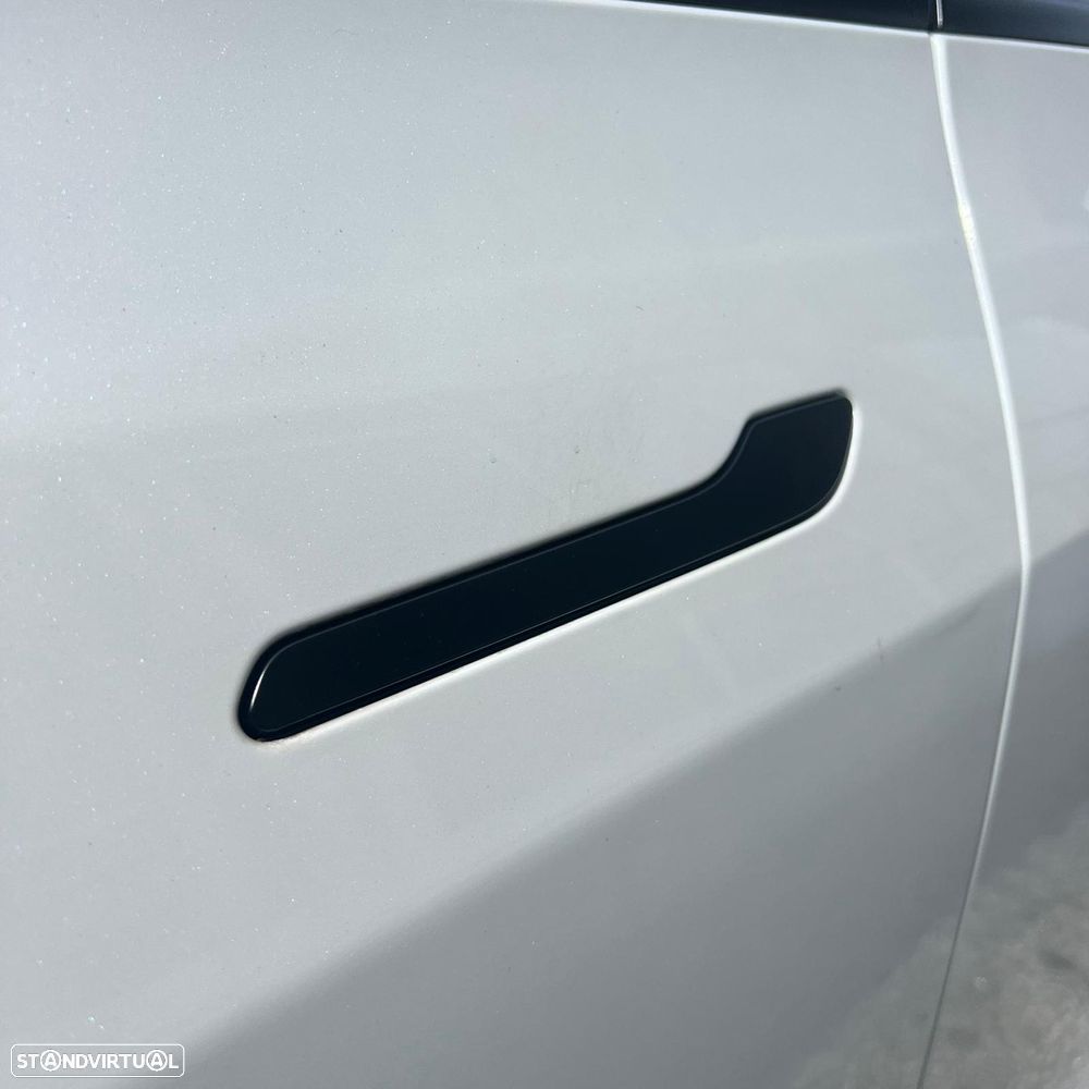 Tesla Model Y Long Range Dual Motor AWD - 8