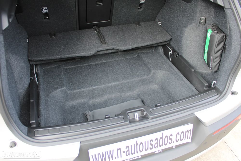 Volvo XC 40 1.5 T2 Plus Dark Auto - 56