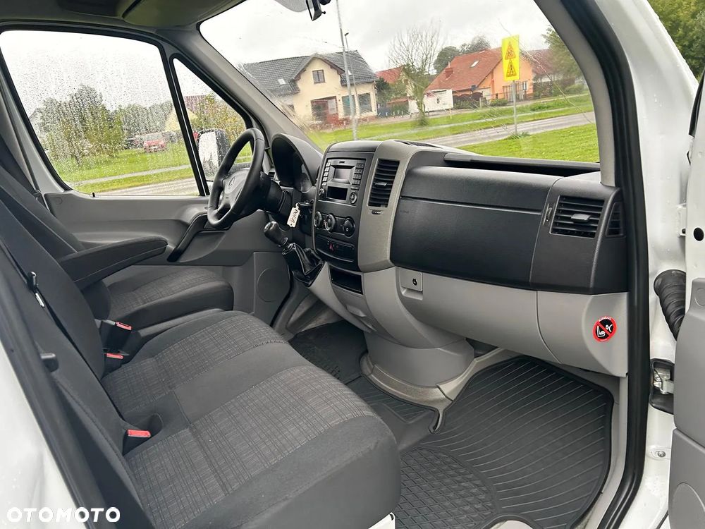 Mercedes-Benz Sprinter - 11