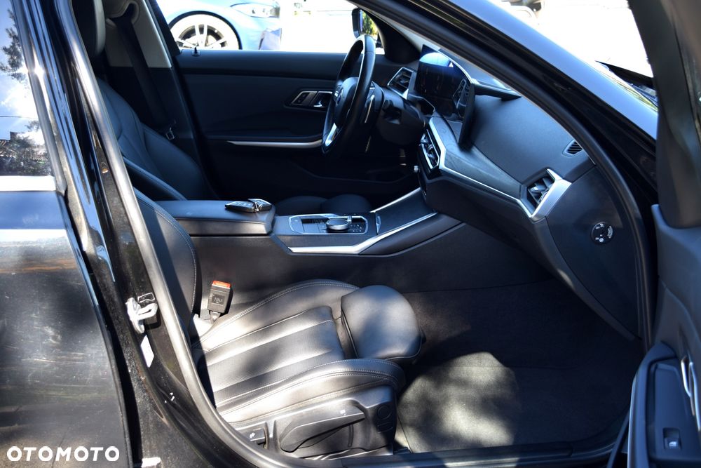 BMW Seria 3 320d xDrive Luxury Line sport - 28