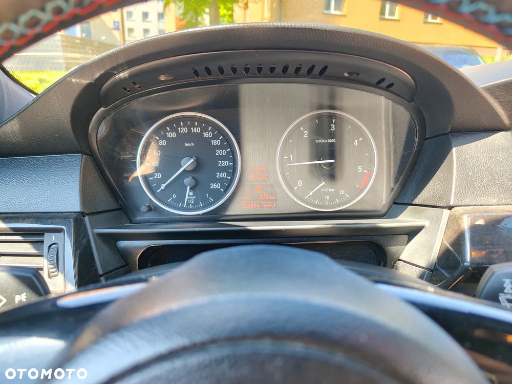 BMW Seria 5 - 32
