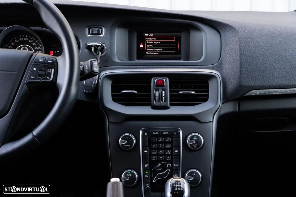 Volvo V40 Cross Country - 18