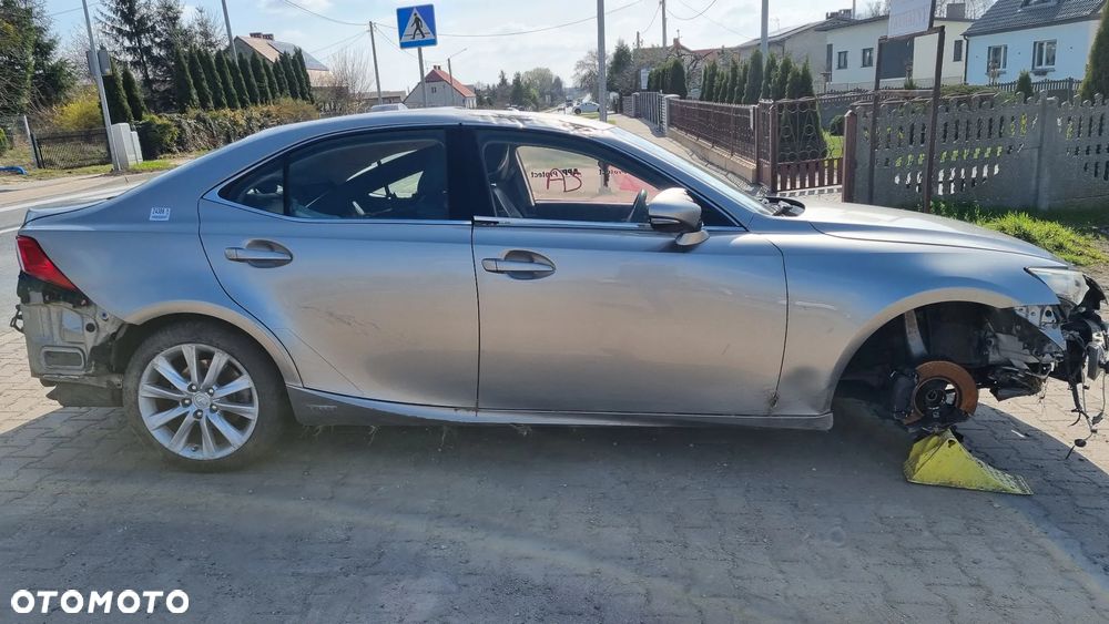 Lexus IS 300h Elegance - 12