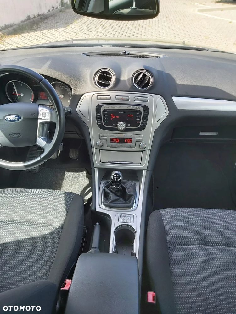 Ford Mondeo 1.8 TDCi Silver X - 32