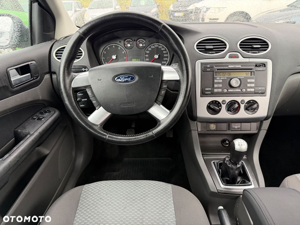 Ford Focus 1.6 16V Trend - 21