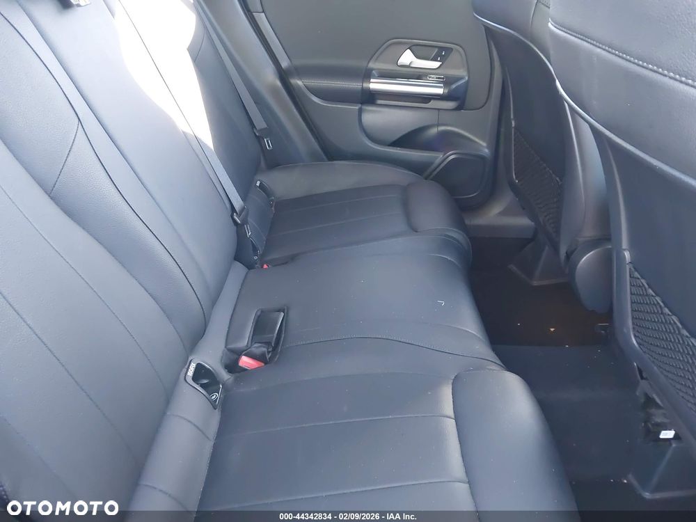 Mercedes-Benz GLA - 9