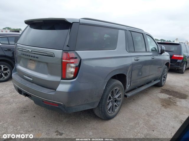 Chevrolet Suburban - 4